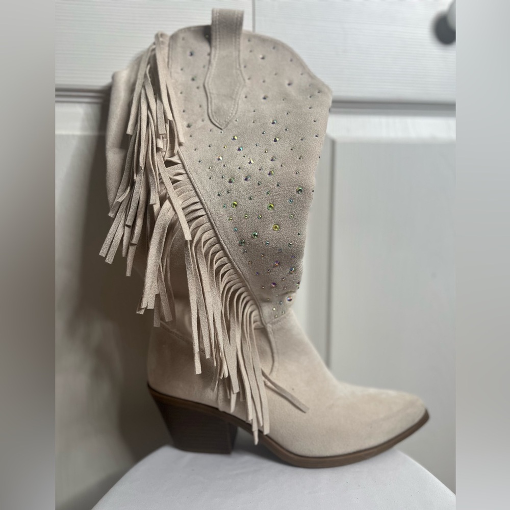 Fringe White Knee-High Boots - Picture 2 of 7
